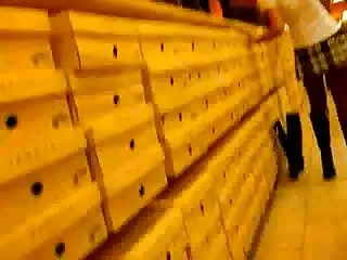 Huila enorme video porno gratis anale nel povero culo di una povera briciola.