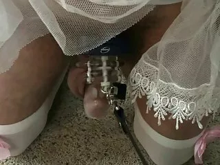 La troia anale nera e tettona vuole un grosso bullone nel suo buco, per questo si scopa il culo, si lecca e si gira sulla schiena e inizia a svegliare il suo grosso cazzo con le sue labbra, che dopo un paio di video porno penetrazione anale minuti esce dalla sua bocca