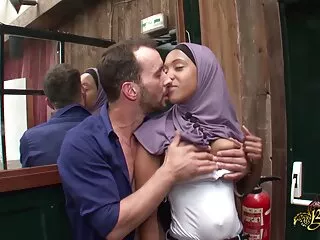 Portando con sé un dildo e un plug anale, le troie arrivano sesso anale film gratis da un giovane uomo che ha rotto duramente questi dolci Mascalzoni, in tutti i loro deliziosi buchi.