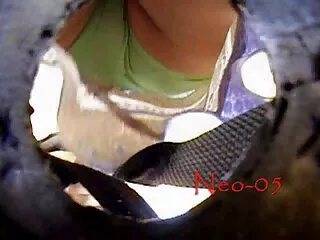 Un curioso hentaychik, video porno penetrazione anale in cui l'ormai classico eroe di Naruto attira finalmente la sua attenzione sulla bellezza appassionata di Sakura, che porta immediatamente nel suo letto e scopa appassionatamente.