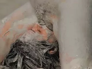 La piccola bruna succhia il suo grasso sesso anale video porno figa e stringe il culo