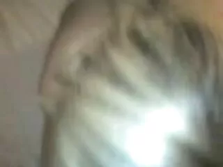 Il cazzo di grasso sesso video anale cade nei buchi della bionda.