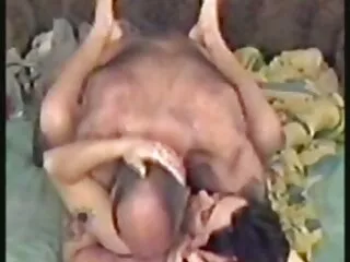 Blondie lecca il suo porno anale gratuito sesso allenatore ano e lo scopa